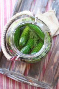 How to make crunchy pickles (secret ingredient). These pickles are easy to make and contain a secret ingredient you may have in your kitchen.