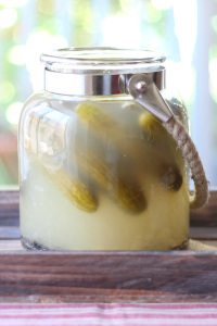 How to make crunchy pickles (secret ingredient). These pickles are easy to make and contain a secret ingredient you may have in your kitchen.