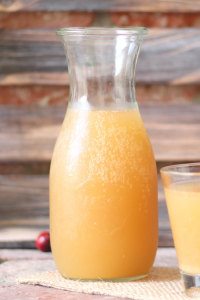 How to make probiotic sparkling apple juice. A healthy start to the new year this bubbly drink is packed with vitamins, minerals and is kid approved.