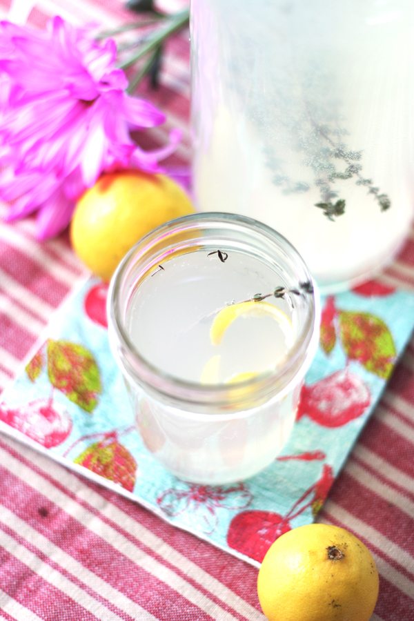 Recipe for lemon thyme green tea kombucha. It's refreshingly tart, lemony and tastes like summer picnics!